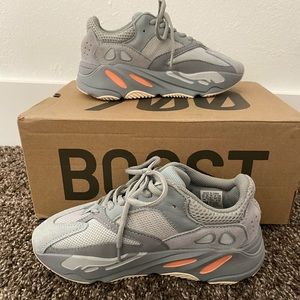 Yeezy boost 700